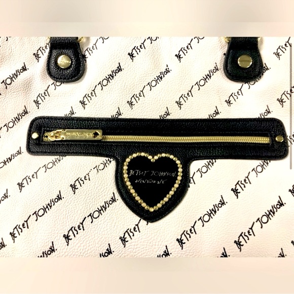 Betsey Johnson black and white tote bag.
Reversible NWOT - Picture 3 of 10